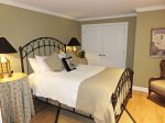 Guest room with a queen size bed